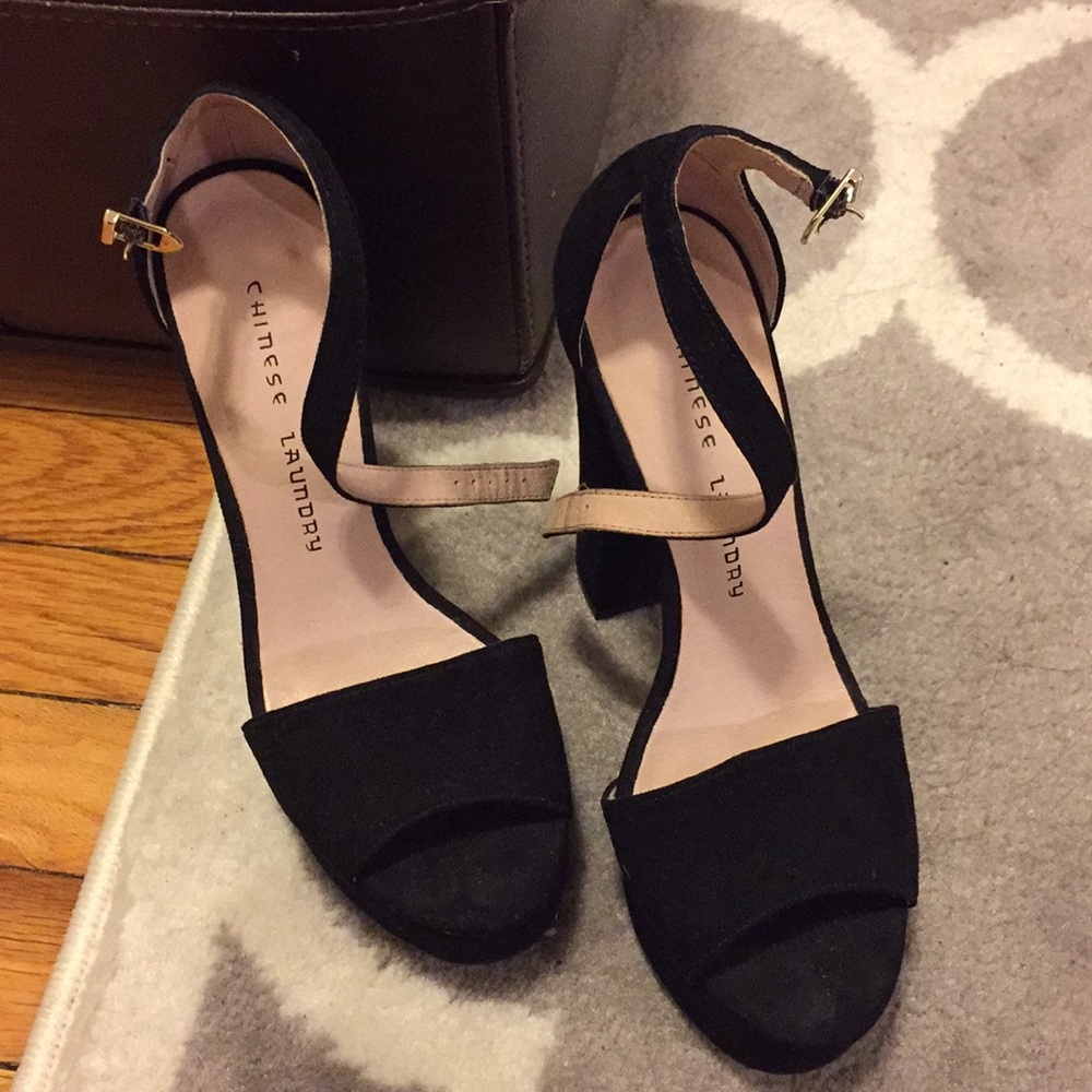 Chinese laundry Black Platform Sandal size 6.5